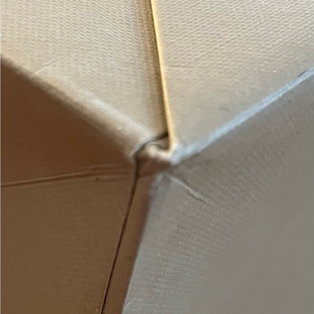 Burberry large shopping bag with plaid interior. - Picture 9 of 10